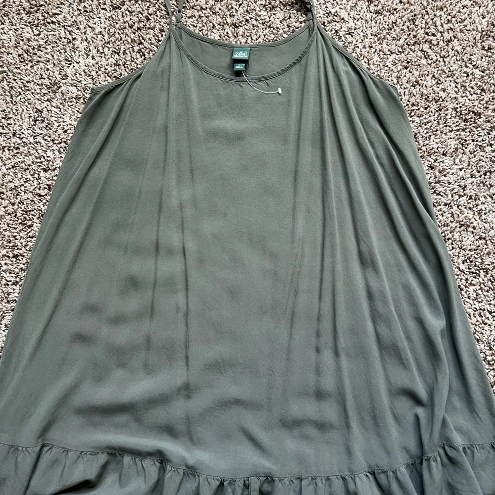 Green Dress​ - Picture 3 of 8